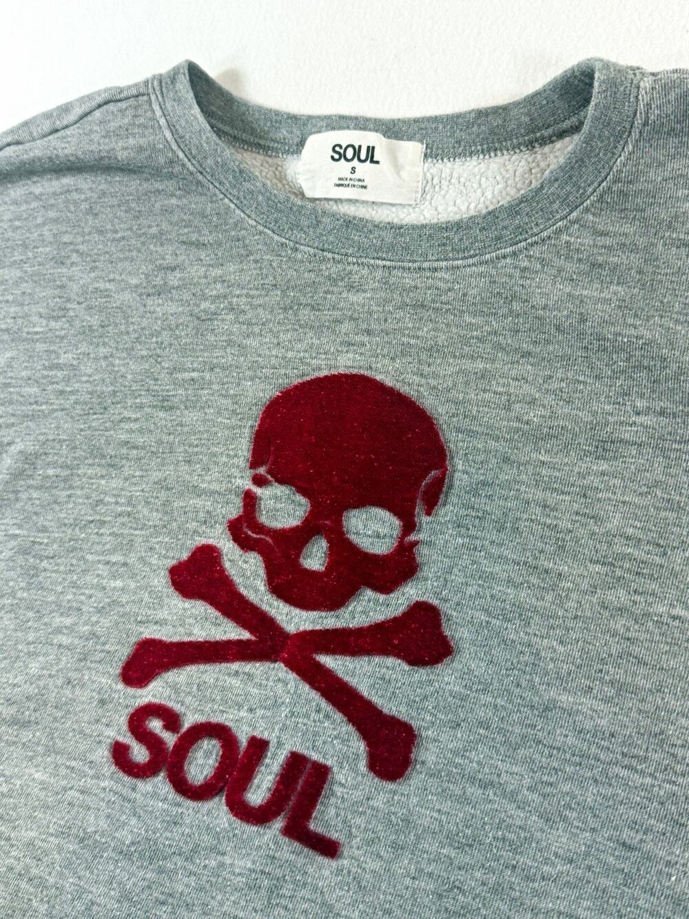 SOUL Gray Skull Crossbones Sweatshirt Women’s S Red Velvet Graphic Crewneck